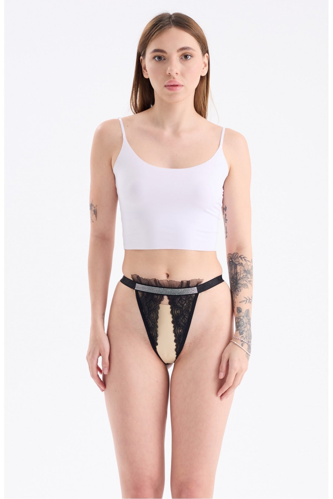 Fırfır ve Taş Detaylı Dantelli String Külot